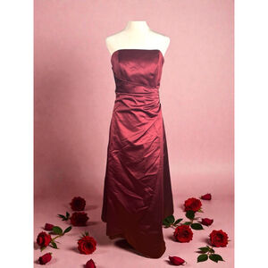 Size 8 Davids Bridal Prom Dress Strapless Ruched Jeweled Maxi Ballgown Burgundy